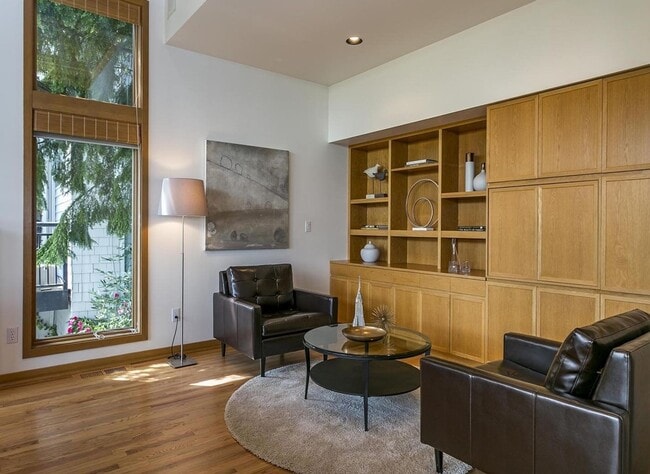 Building Photo - Mid-Century Modern only minutes from City ...