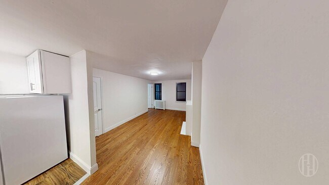 Building Photo - 635 2nd Ave