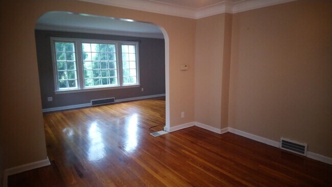dining room entering living - 2400 Ashurst Rd