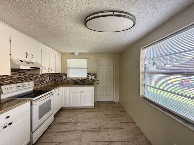 Foto del edificio - 2716 52nd Ave Dr W
