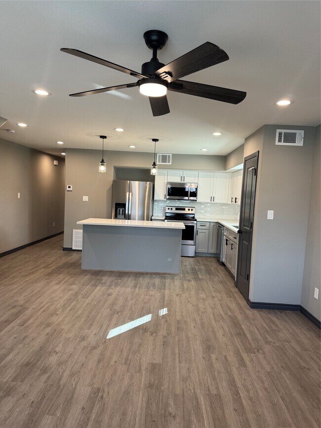 Foto del edificio - 7906 Sexton St