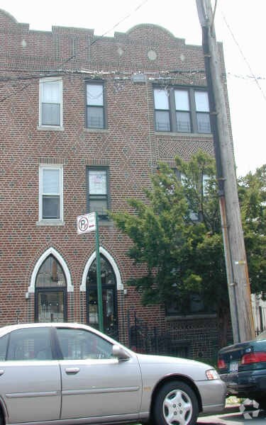 Primary Photo - 111 Bay 37th St