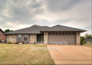 Building Photo - 8301 Azurewood Dr