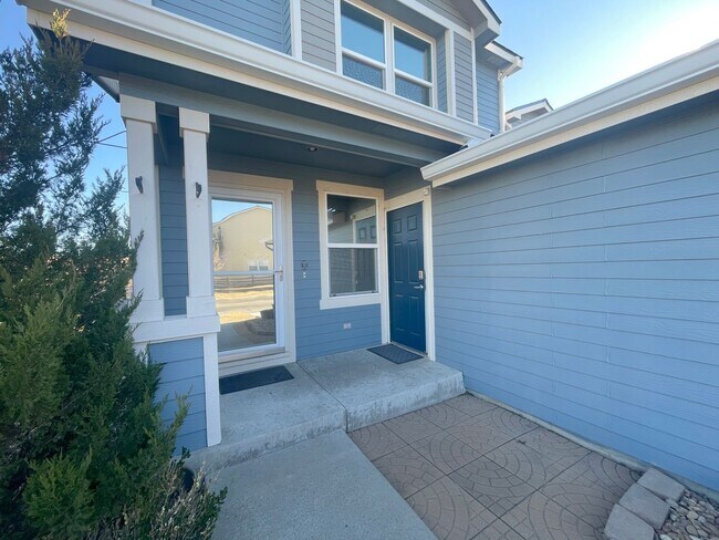 Building Photo - 3 bedroom townhome! Great Erie location!