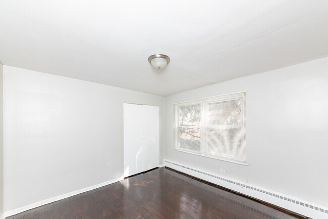 Building Photo - 3058 N Kostner Ave