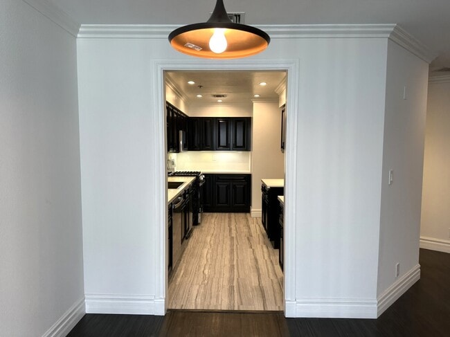 Building Photo - 10636 Wilshire - Luxury Doorman Building