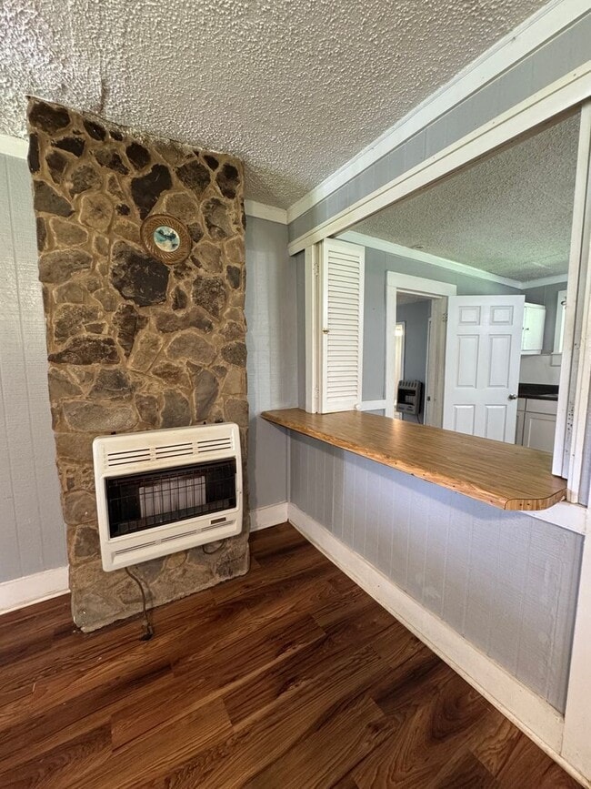 Building Photo - 2/1 Country House $895