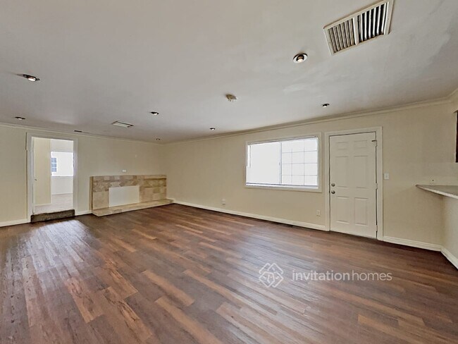 Foto del edificio - 14953 La Mesa St
