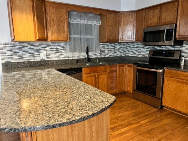 Foto del edificio - 1320 Hickory Dr