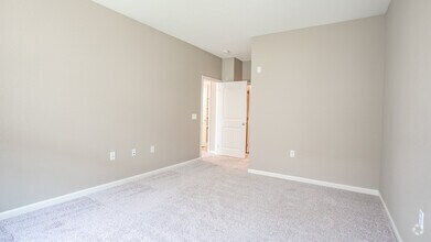 2BR,1.5BA,-1329SF, New Castle - Fenwyck Manor Apartments