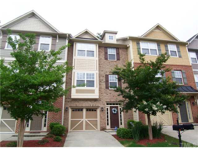 Foto principal - Room in Townhome on Linden Park Ln