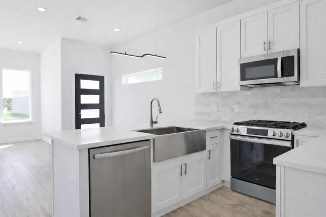 Building Photo - 8137 Cabot St