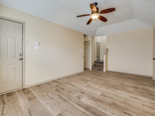 Foto del edificio - 1439 N Bluegrove Rd