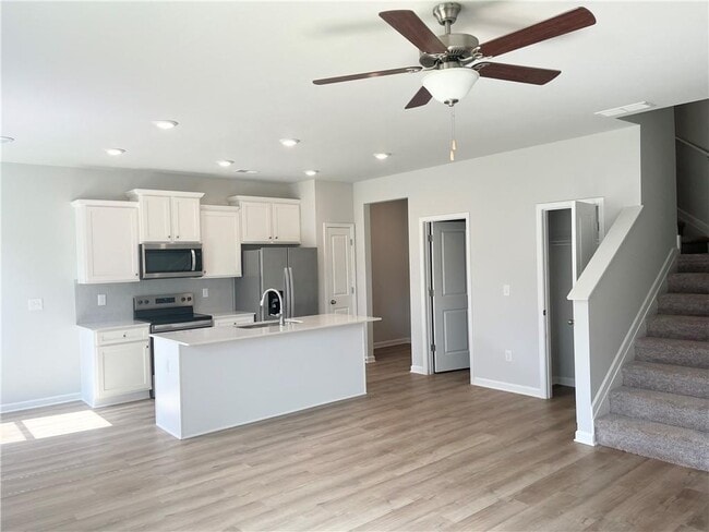 Building Photo - 360 Navigator Ln