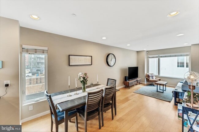 Foto del edificio - 211 Brown St