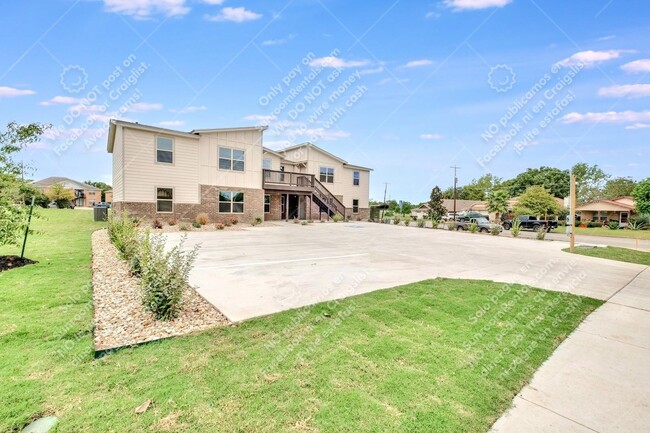 Foto del edificio - 2200 Creekside Ln