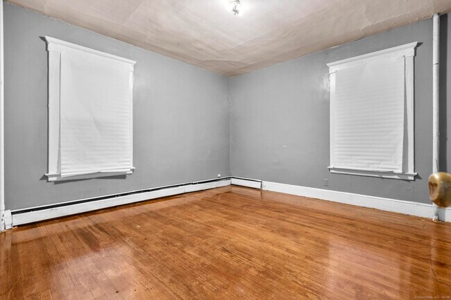 Building Photo - 379 Winthrop Ave