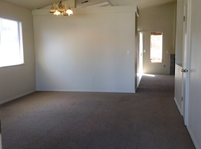 Building Photo - 1230 Alder St