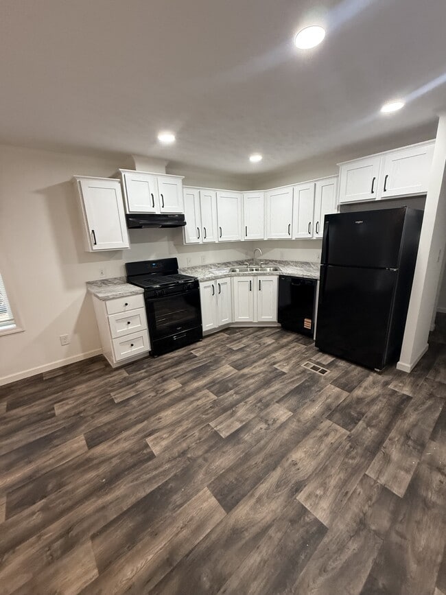 Building Photo - 18 Abbott St