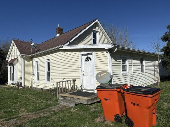 Building Photo - 211 W Main St