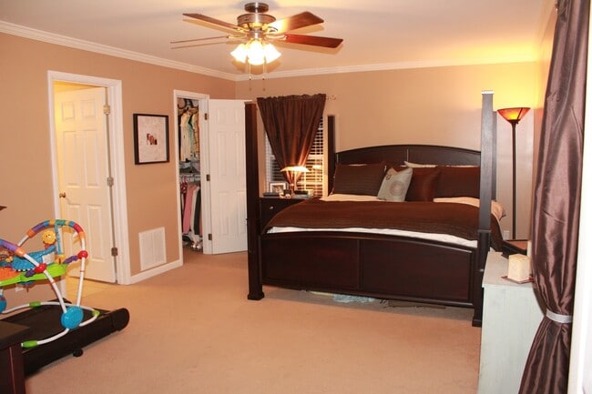 Building Photo - Charming 3BR/ 2BA Home in a Prime Location...