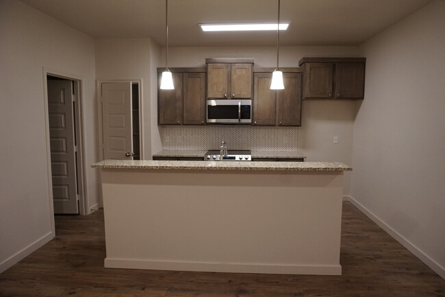 Foto del edificio - Townhome Located South Of Town Near Cooper...