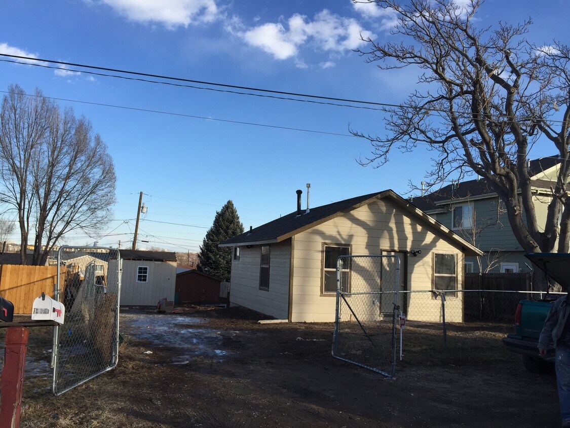 Foto principal - 1170 S Navajo St