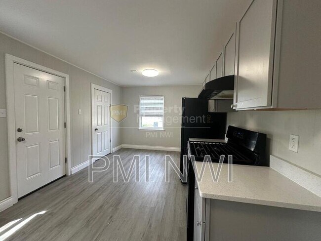 Building Photo - 7974 S White Oak Ln