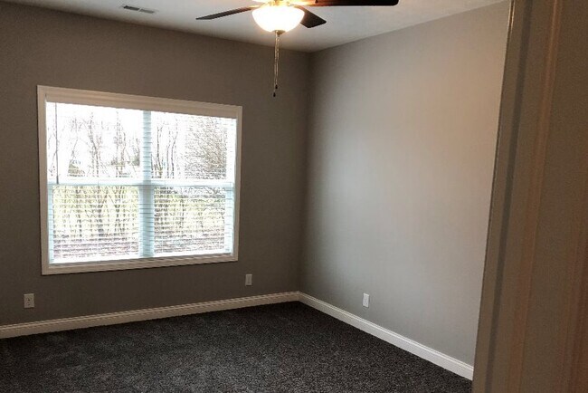 MASTER BEDROOM - 2270 Klondike Rd