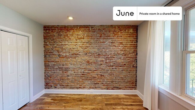 Building Photo - Private bedroom in 6 bed/2.5 bath Home