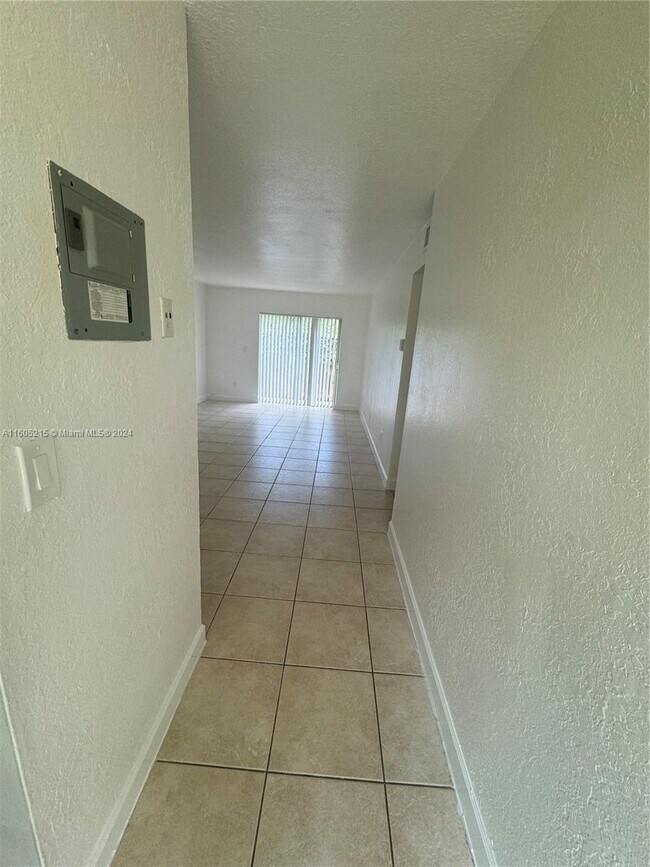 Building Photo - 8650 SW 109th Ave