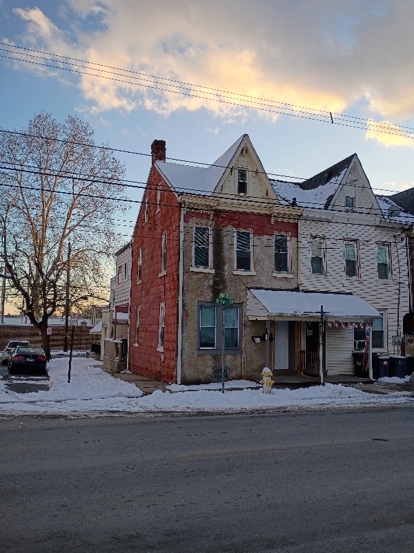 Building Photo - 734 Lehman St