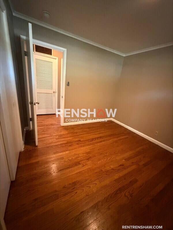 Building Photo - 16 Twin Oaks Pl