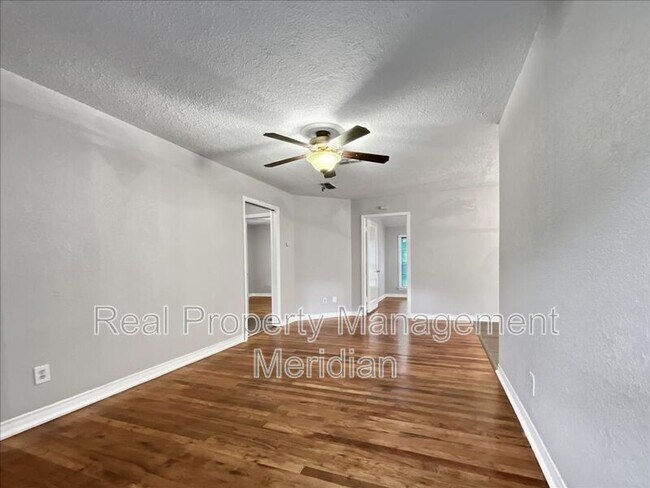 Building Photo - 4929 Donnelly Ave