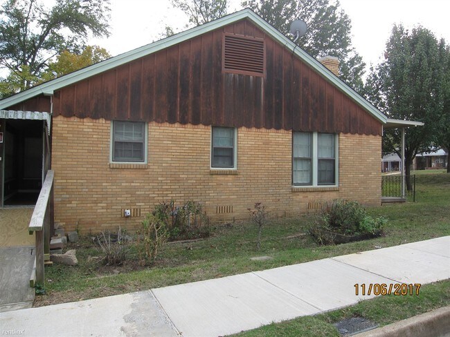Building Photo - 1200 S Glenwood Blvd