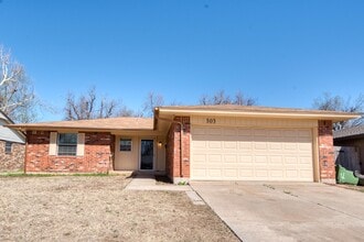 Building Photo - 303 Kimberly Ln