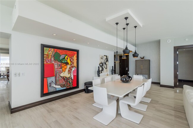 Foto del edificio - 17749 Collins Ave