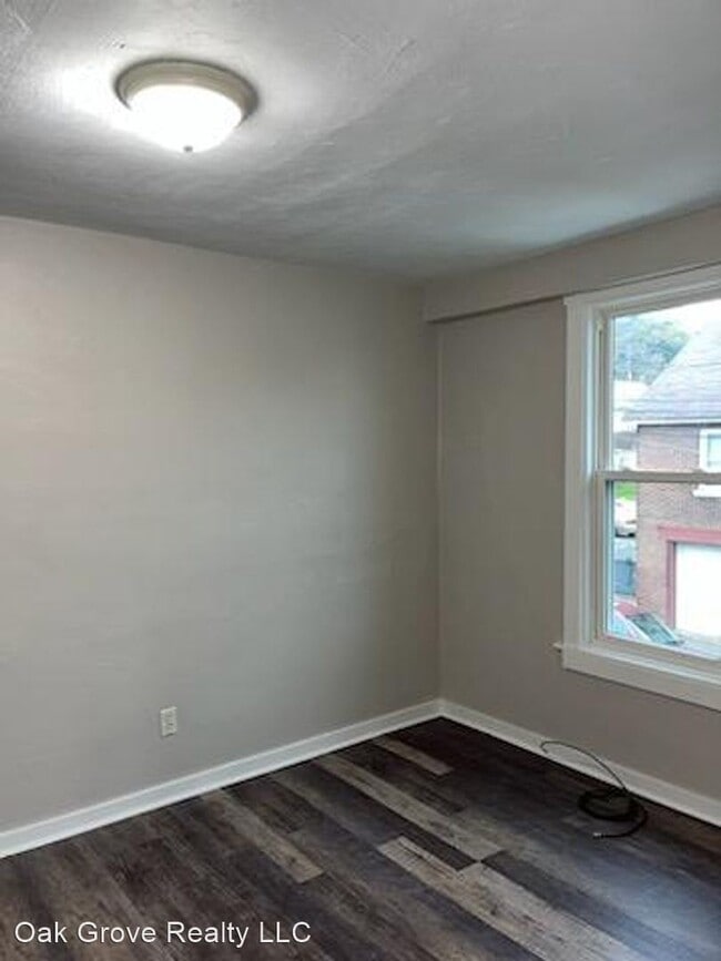 Building Photo - 1 br, 1 bath House - 600 Hansen Ave  Apt #4