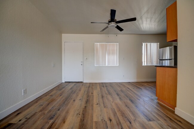 Foto del edificio - 709 E Chestnut Ave