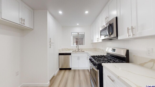 Building Photo - 333 Burchett St