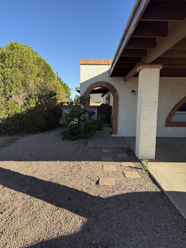 Building Photo - 2-bedroom,1 bath condo in Tempe