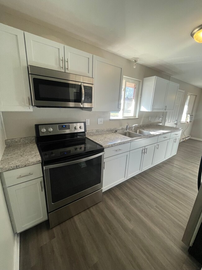 Kitchen w/ Stainless Appliances - 1412 Campbell Ave