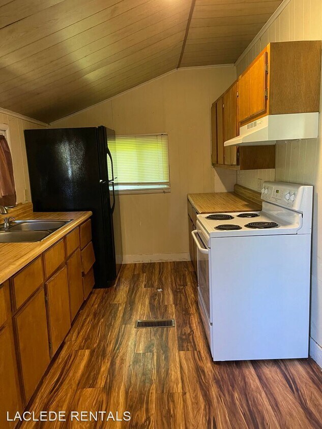 209 Winsor Dr, Lebanon, MO 65536 House Rental in Lebanon, MO