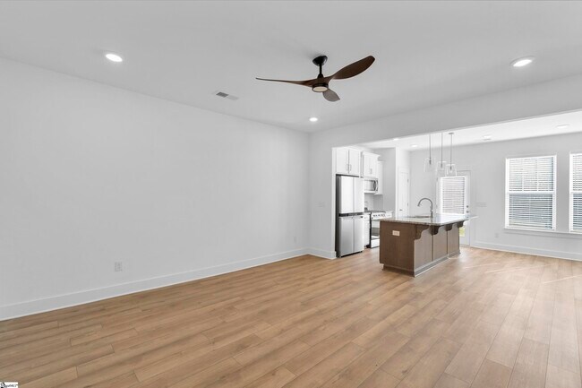 Building Photo - 11 Shager Pl