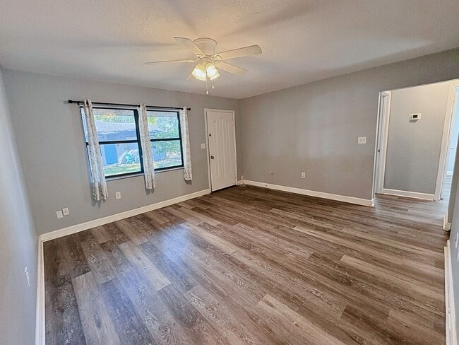 Photo - 427 6th Ave NE Apartment