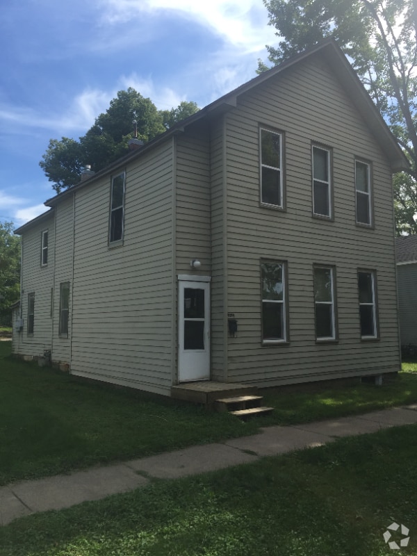 Building Photo - 909 2nd Ave
