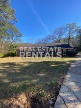 Building Photo - 514 Country Club Pl