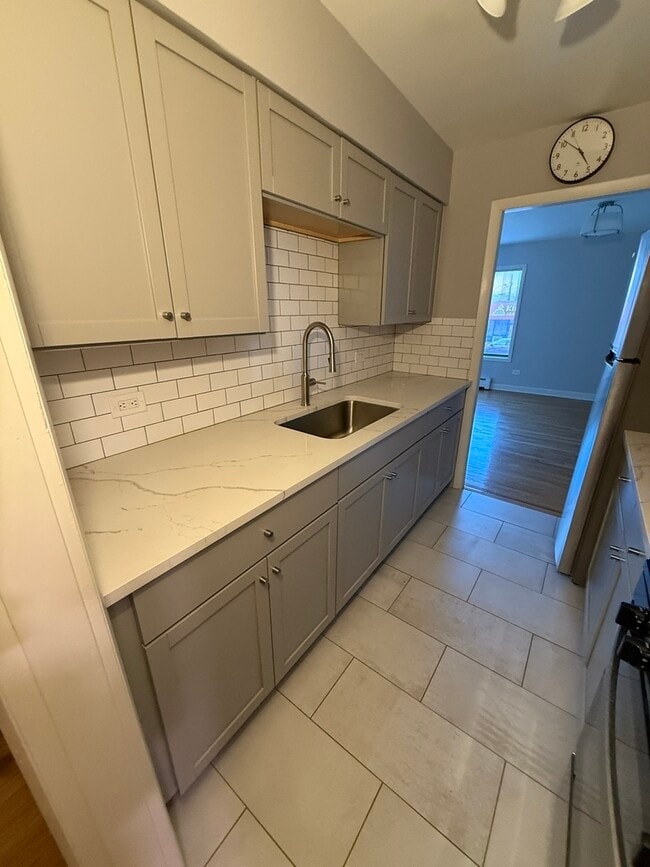 Foto del edificio - 3852 N Elston Ave