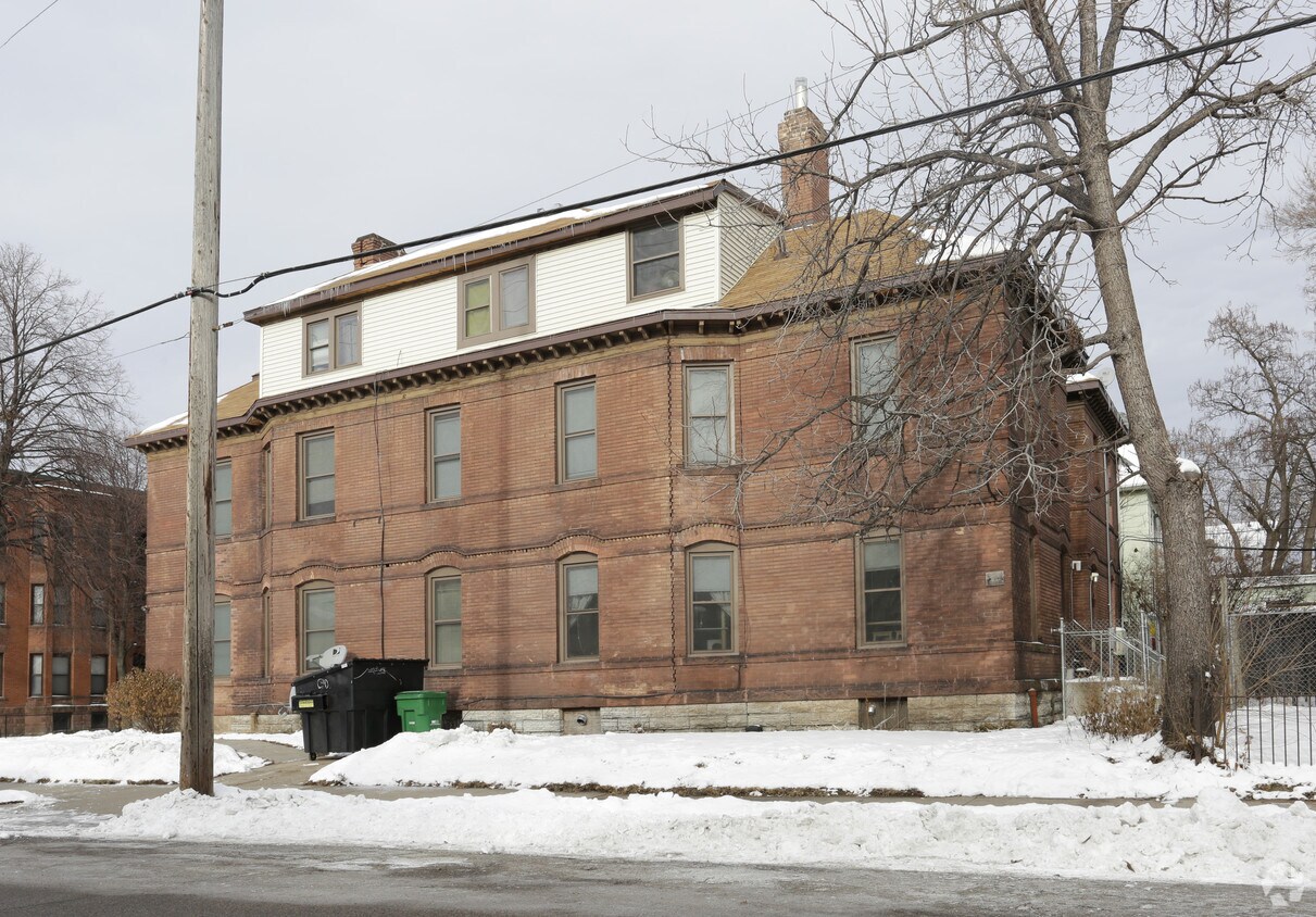 Building Photo - 1829 10th Ave S