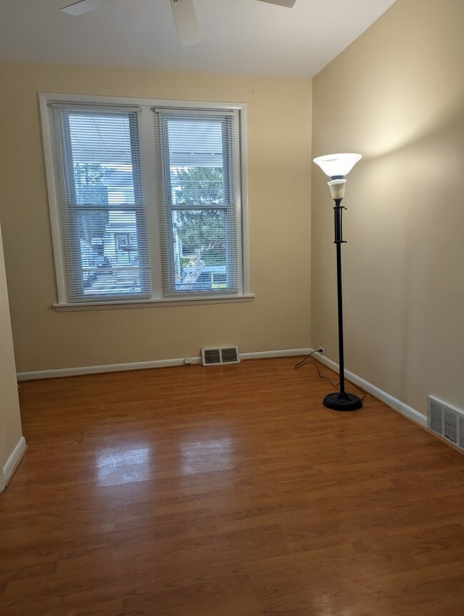 Dormitorio - 7414 Montour St